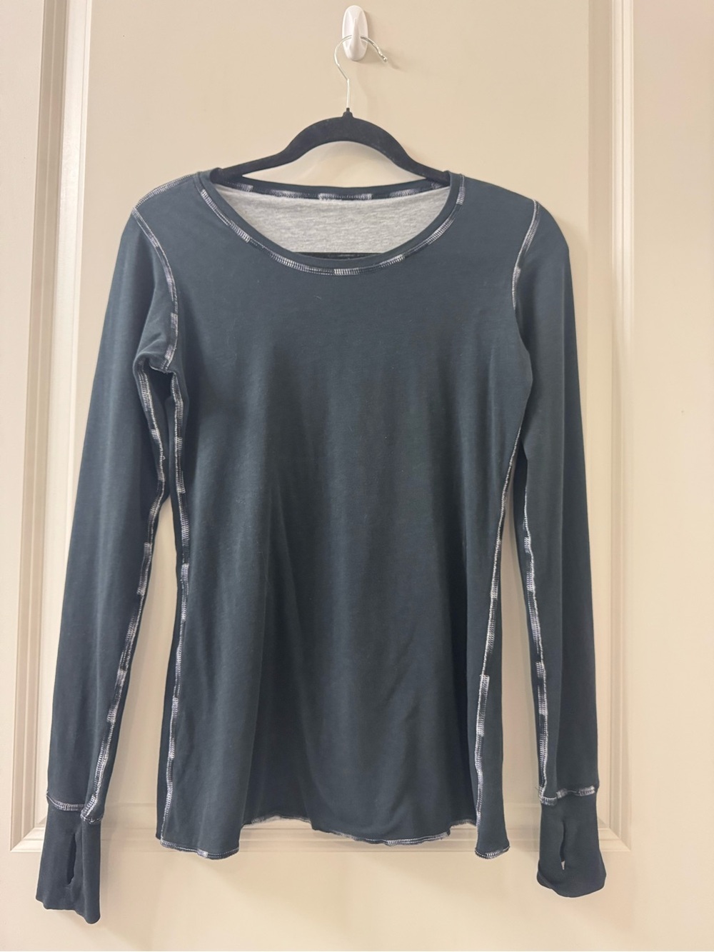 Lululemon Women’s Reversible Long Sleeve Yoga Athletic Top Black Gray Size 4 - 6